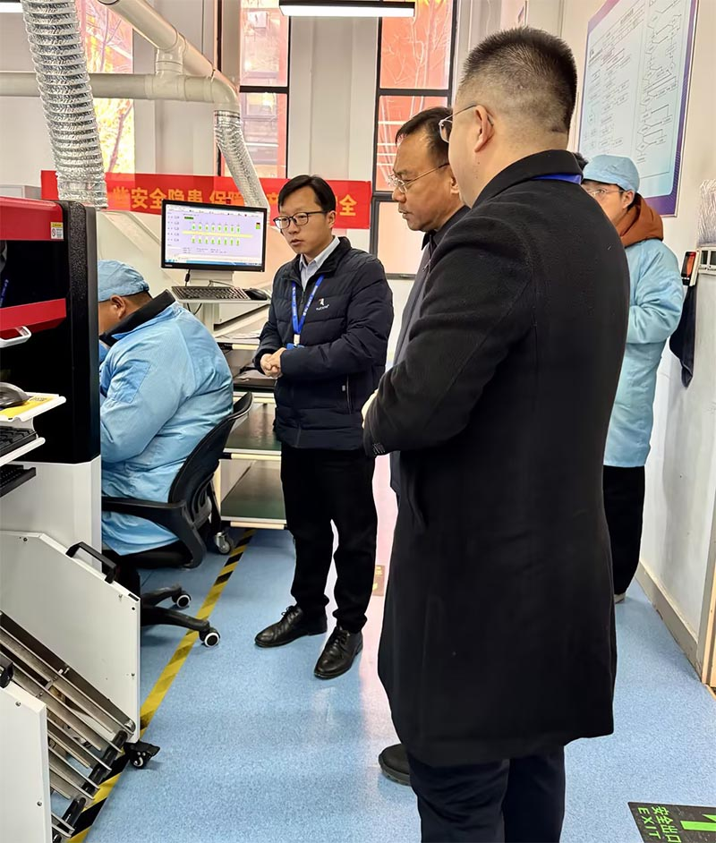高碑店市委賈偉斌書記一行蒞臨光潤通科技考察指導(圖2) 高碑店市委賈偉斌書記一行蒞臨光潤通科技考察指導(圖2)