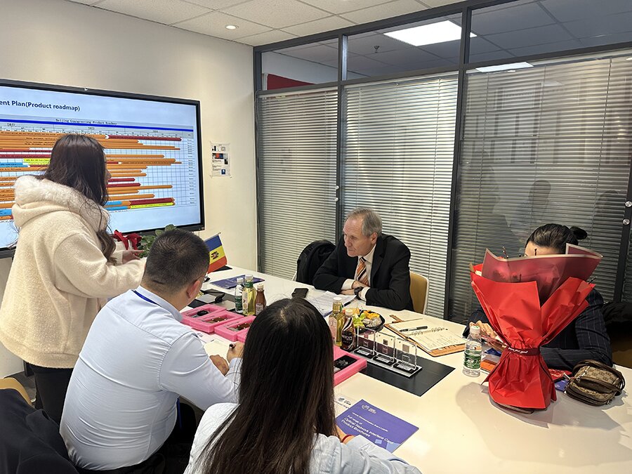 摩爾多瓦駐華大使聽取光潤(rùn)通未來發(fā)展分析報(bào)告